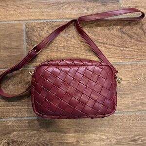 Urban expressions weaved bag.